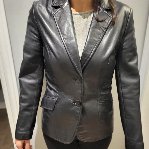 Vintage 90's, Y2k, Genuine Danier Leather Blazer/Jacket Size Small. Worn once - Picture 7 of 10
